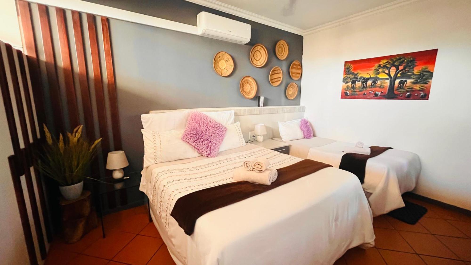 Hotel The Wood House Empangeni Esterno foto