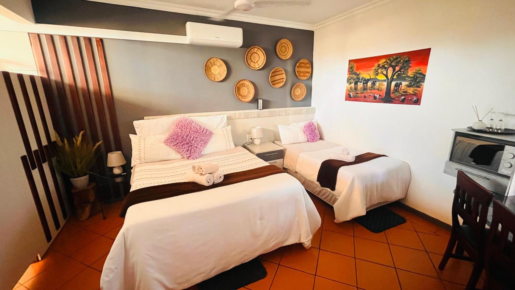 Hotel The Wood House Empangeni Esterno foto