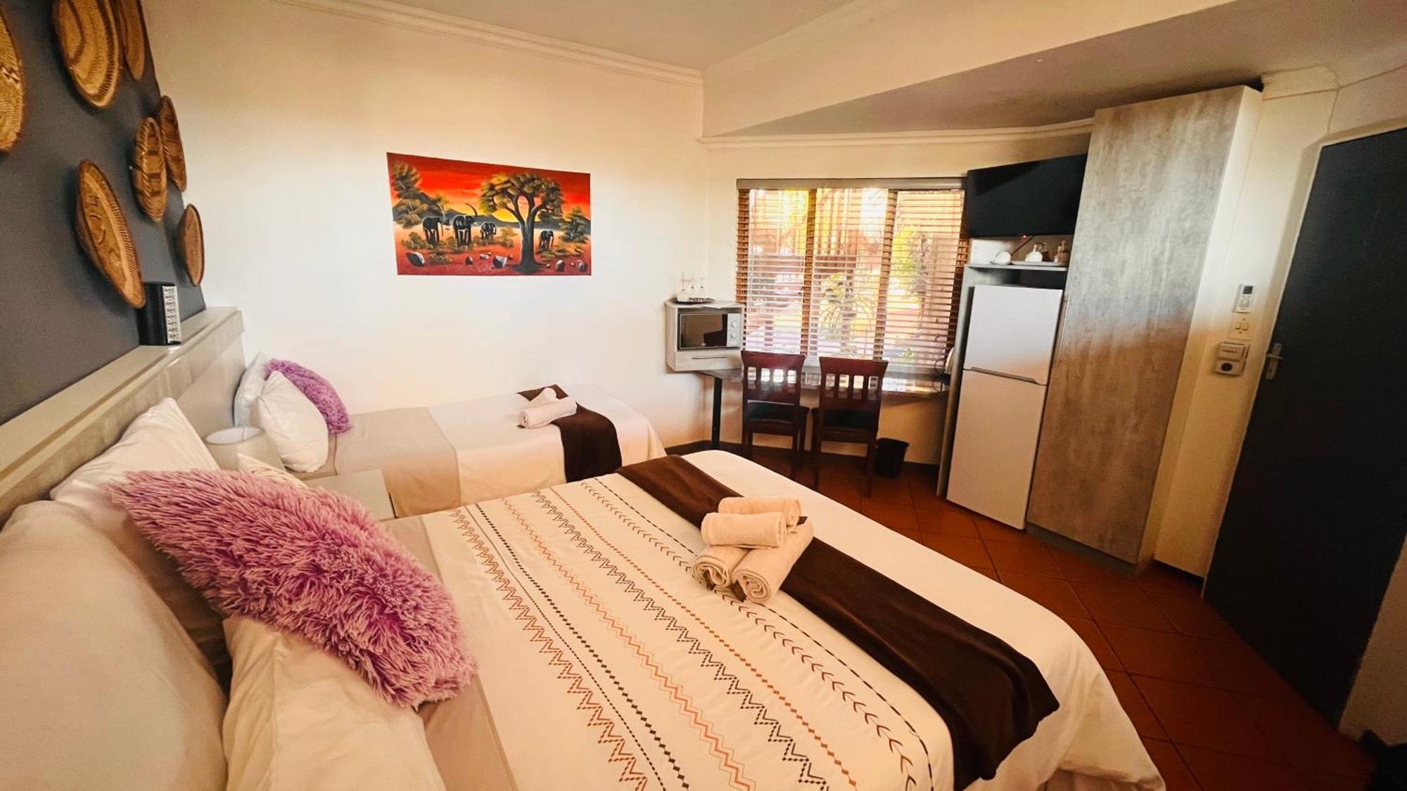 Hotel The Wood House Empangeni Esterno foto